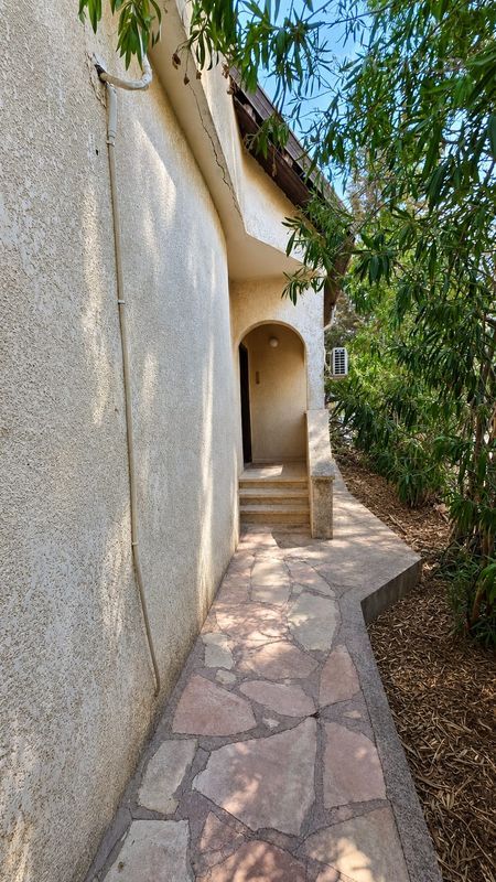 ניסנית 4, בית אריה, בית אריה